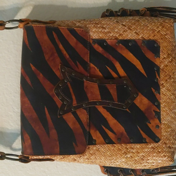 Wicker and Zebra print leather Finger Purse - Picture 2 of 8